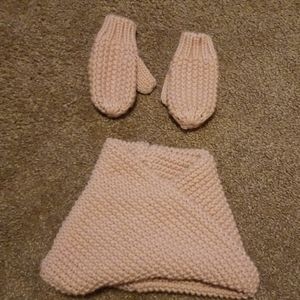 Baby Zara mittens and neck warmer